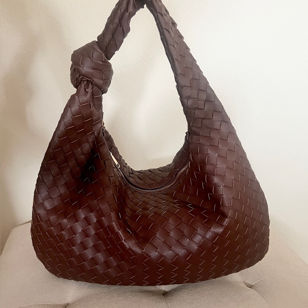 Urban Expressions woven Vanessa hobo bag (Jodie BV style) purse dark brown EUC!